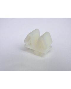 0125008335 CLIP KICKPLATE PANEL